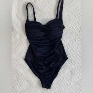 Bond-eye Navy Swimsuit‎